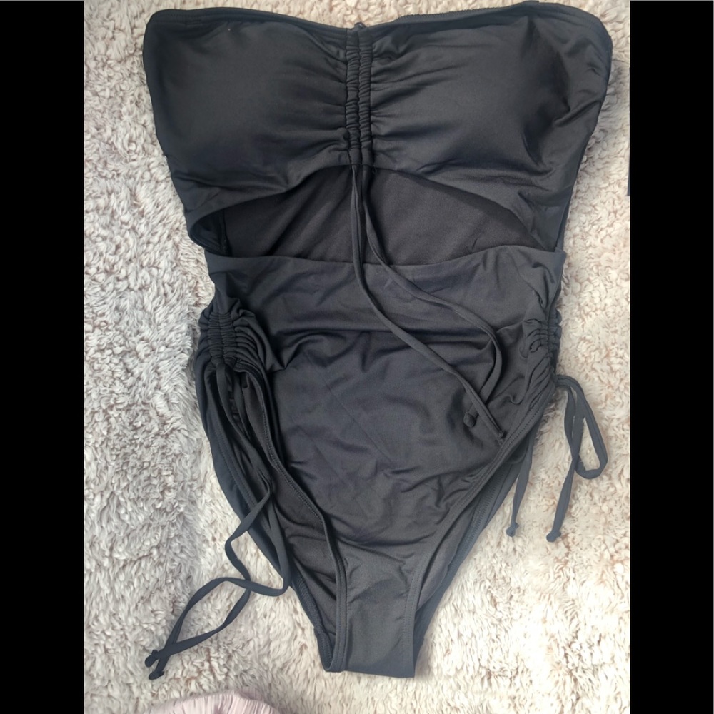 Carmen Marc Valvo Black Strapless One-Piece Swimsuit
